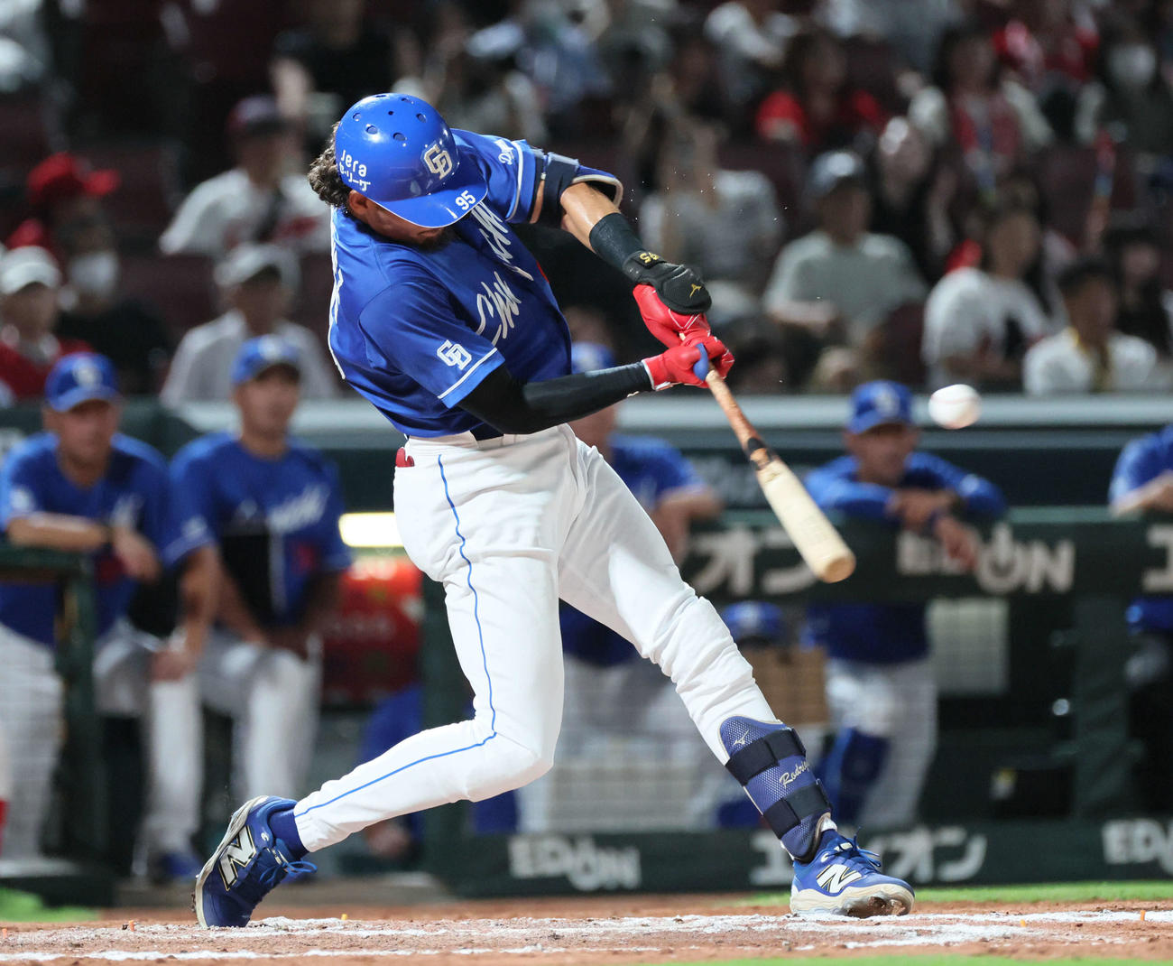 広島対中日　11回表中日1死二、三塁、ロドリゲスは勝ち越しの中前適時打を放つ（撮影・加藤孝規）