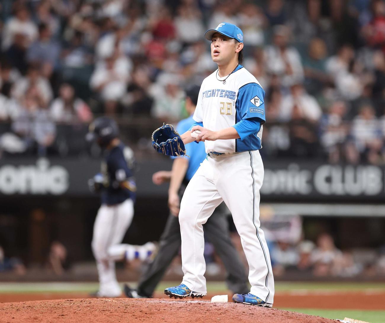 21日のオリックス戦で、中川に左越え本塁打を浴びる河野