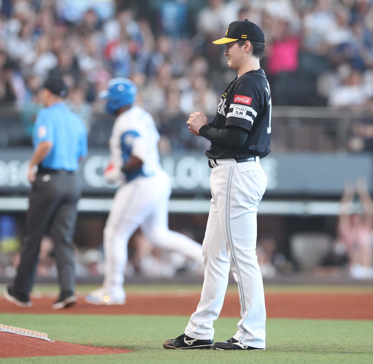 日本ハム対ソフトバンク　2回裏日本ハム無死、レイエスに左越え本塁打を浴びる有原（撮影・黒川智章）