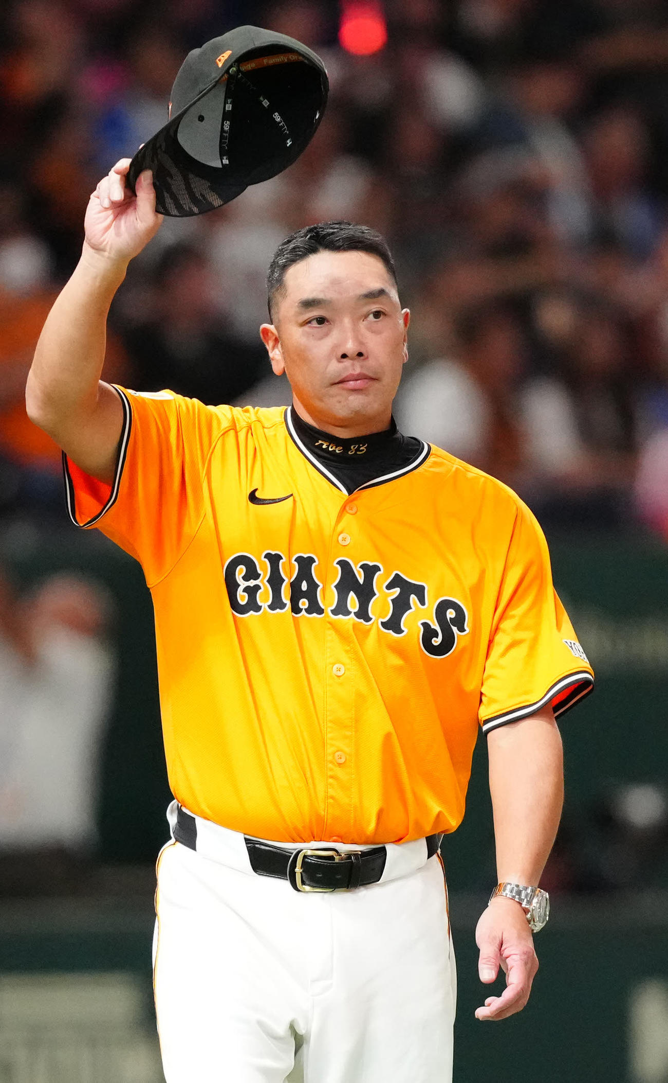 巨人対DeNA　試合後、ファンにあいさつする巨人阿部監督（撮影・江口和貴）