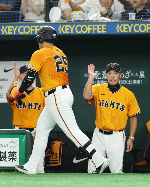 巨人】岡本和真2打席連発！4番の8年連続2桁弾は球団3人目「名前が