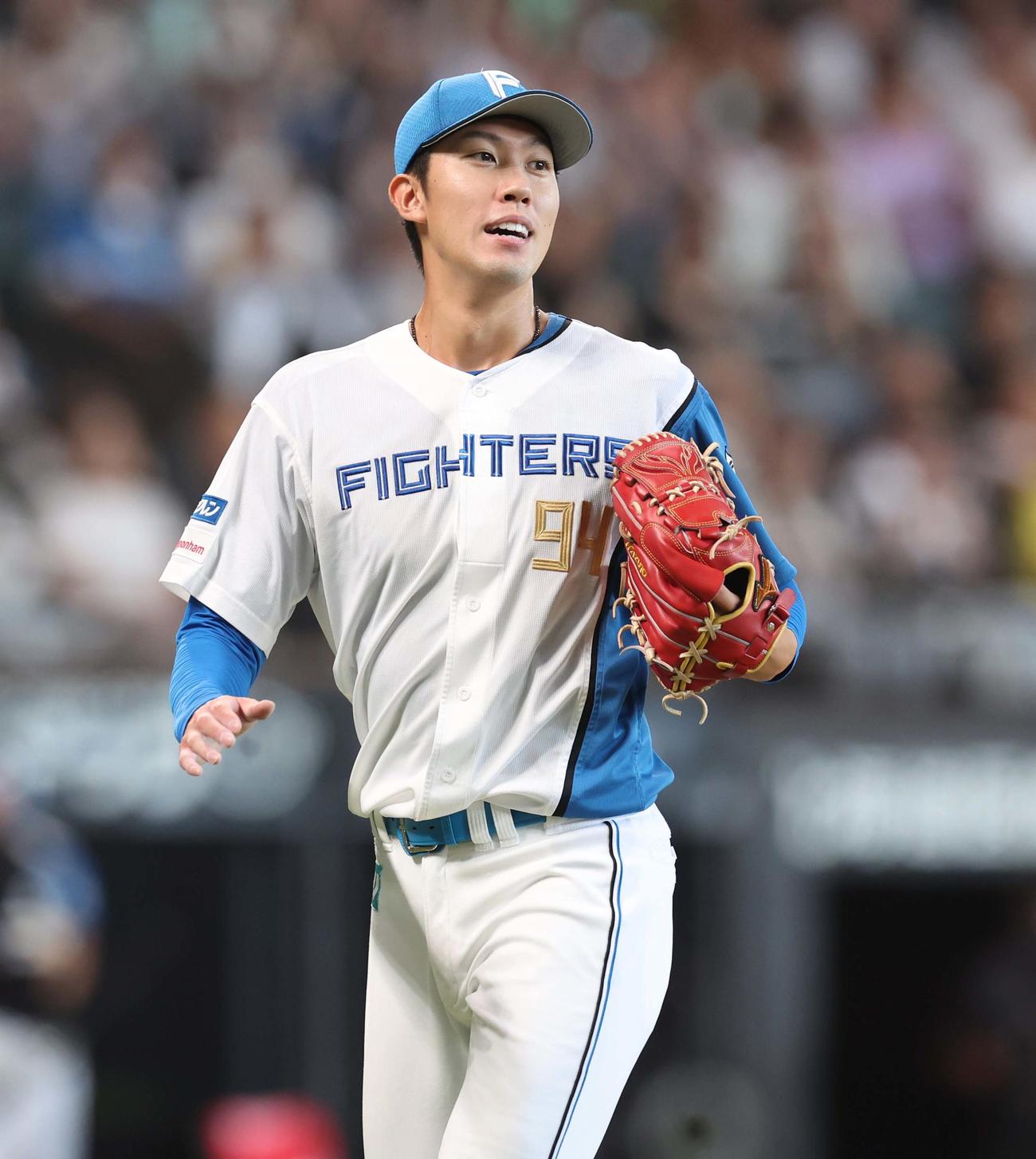 日本ハム対ソフトバンク　3回表、無失点に抑えホッとした表情の福島（撮影・黒川智章）