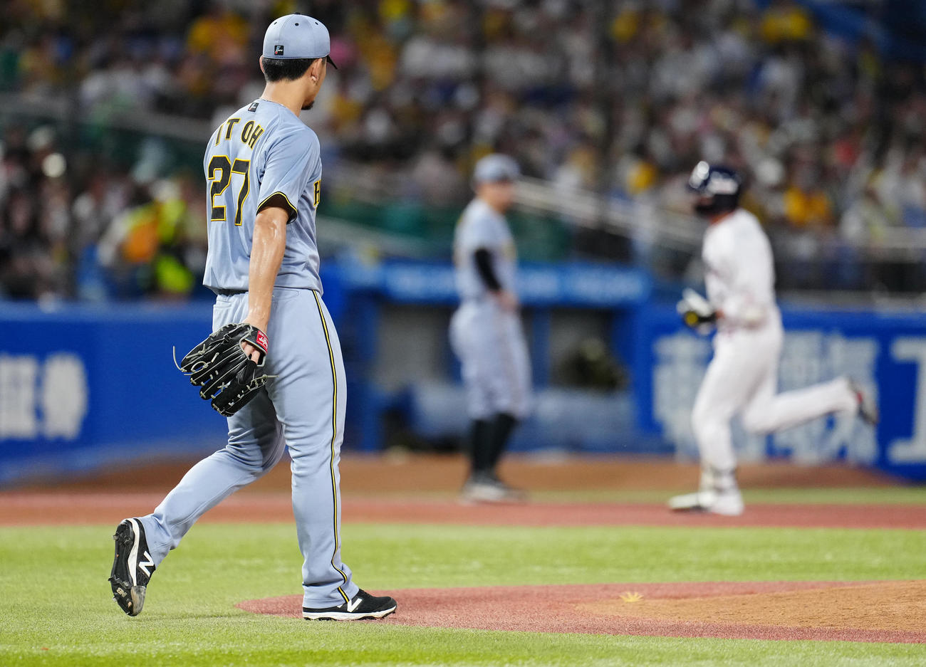 ヤクルト対阪神　2回裏ヤクルト1死、山田に左越えソロ本塁打を浴びる伊藤将（撮影・鈴木みどり）