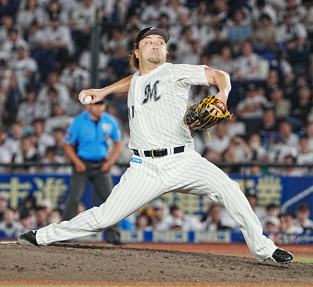 ロッテ対西武　ロッテ2番手で登板した沢村（撮影・小沢裕）