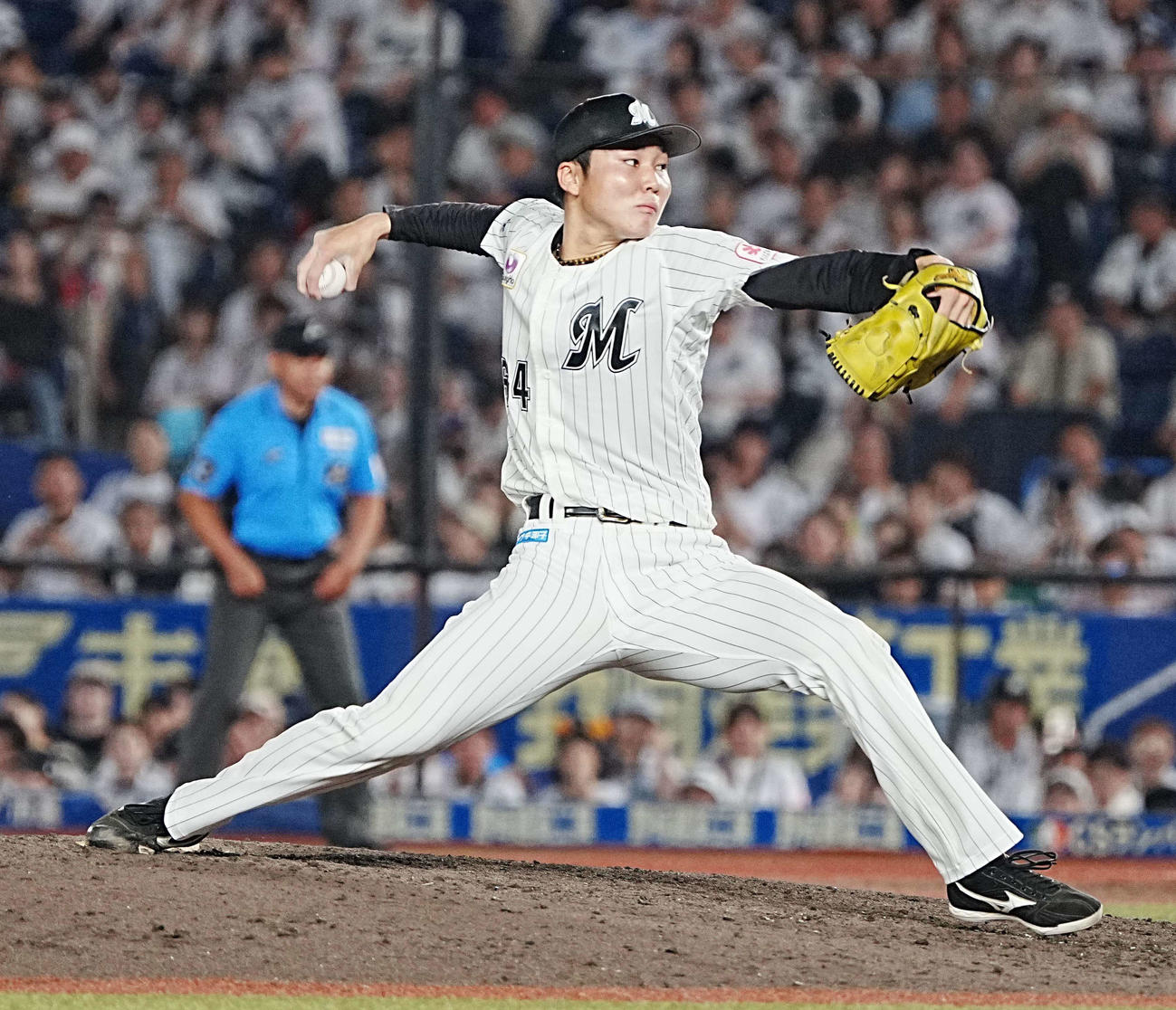 ロッテ対西武　ロッテ4番手で登板した広池（撮影・小沢裕）