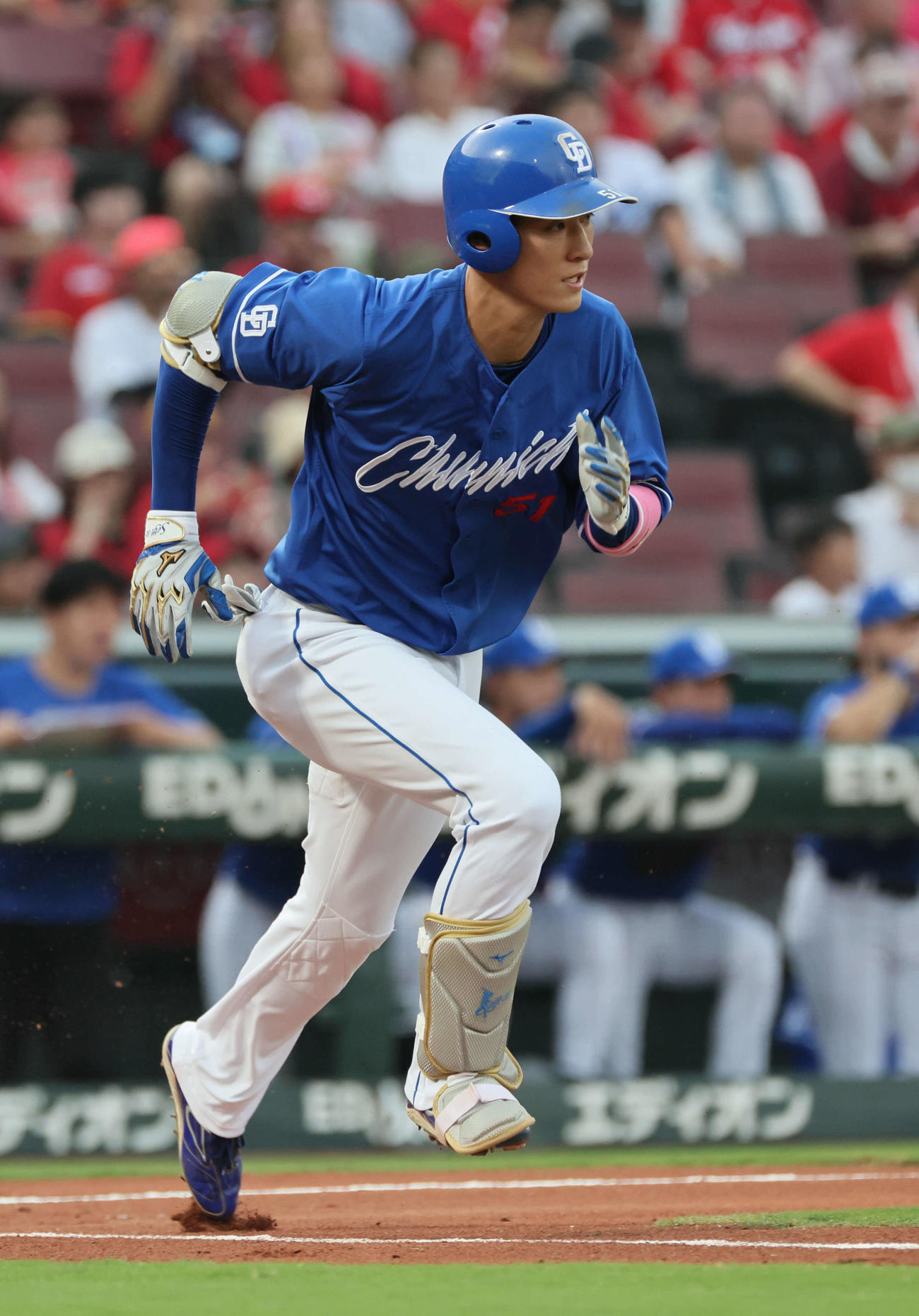 広島対中日　1回表中日無死一、二塁、二ゴロで一塁に向かって力走する上林（撮影・加藤孝規）