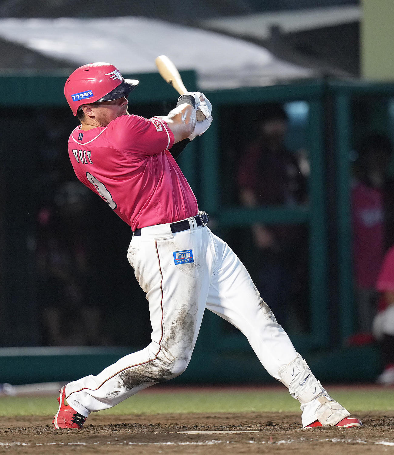 楽天対オリックス　3回裏楽天1死、左二塁打を放つボイト（撮影・足立雅史）