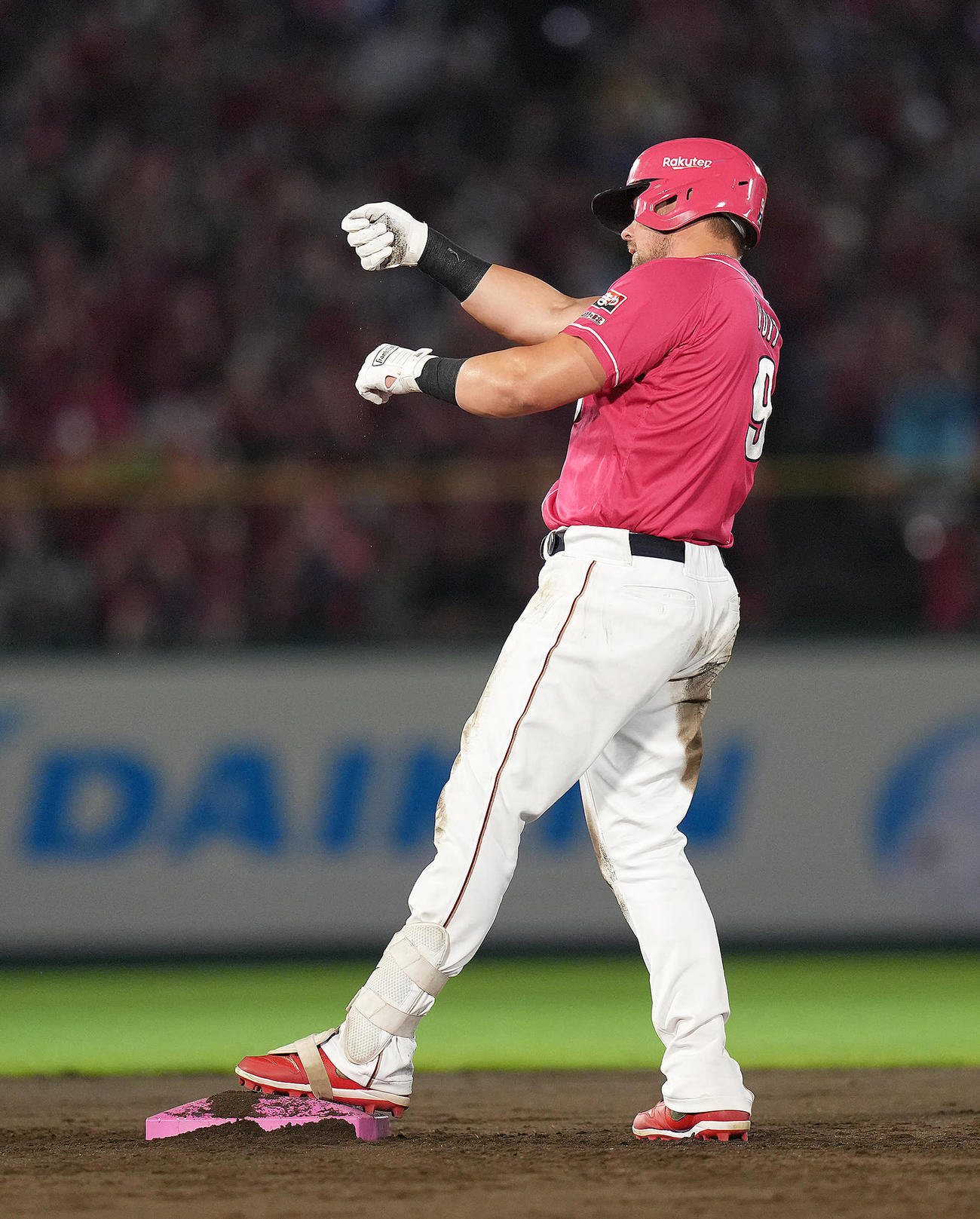楽天対オリックス　3回裏楽天1死、左二塁打を放ったボイト（撮影・足立雅史）