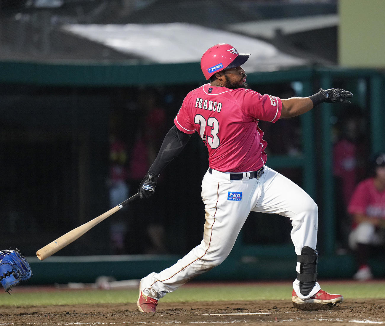 楽天対オリックス　3回裏楽天2死二塁、フランコは中適時打を放つ（撮影・足立雅史）