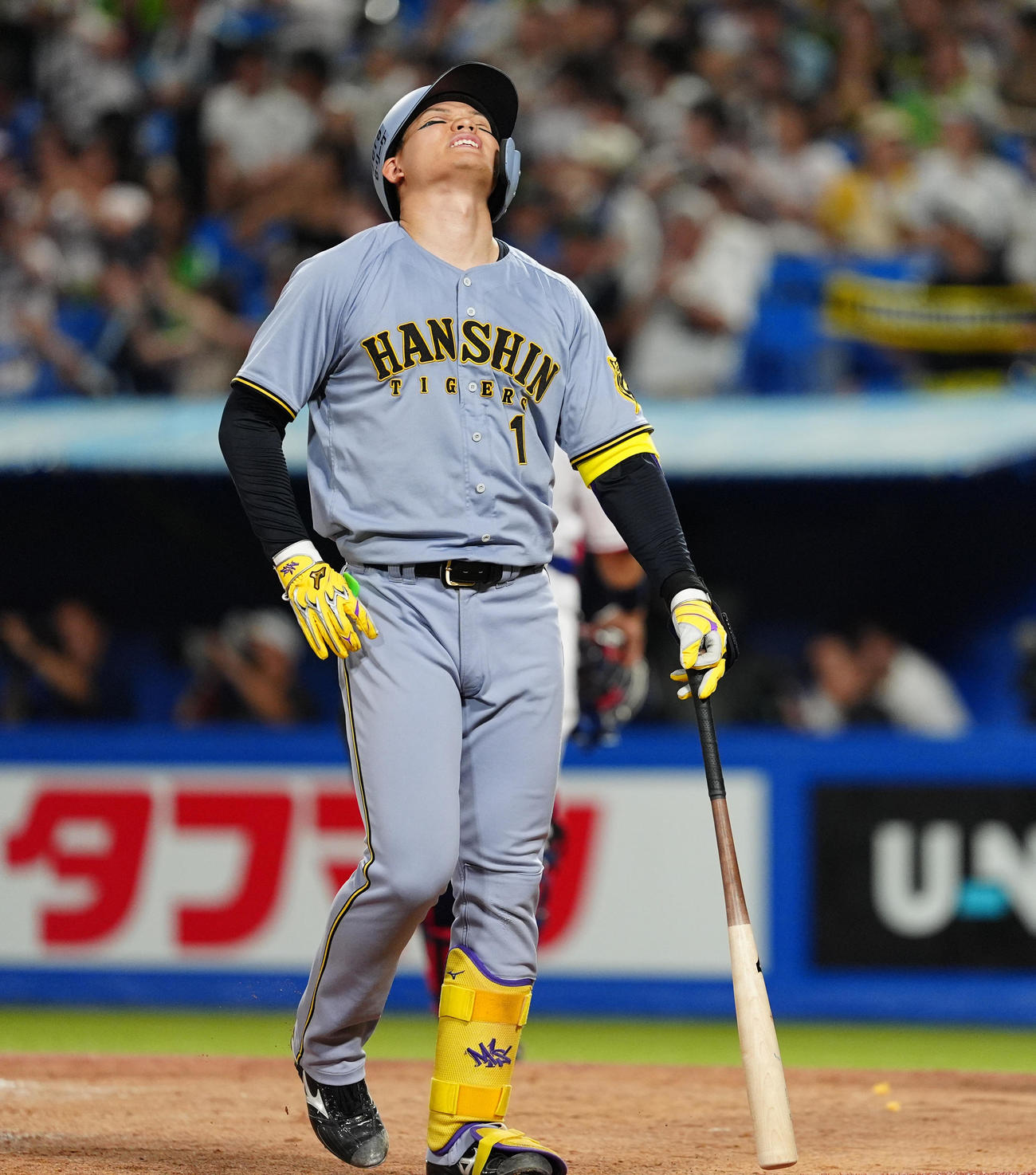 ヤクルト対阪神　12回表阪神2死一、二塁、相手好守で右邪飛に倒れがっくりする森下（撮影・清水貴仁）