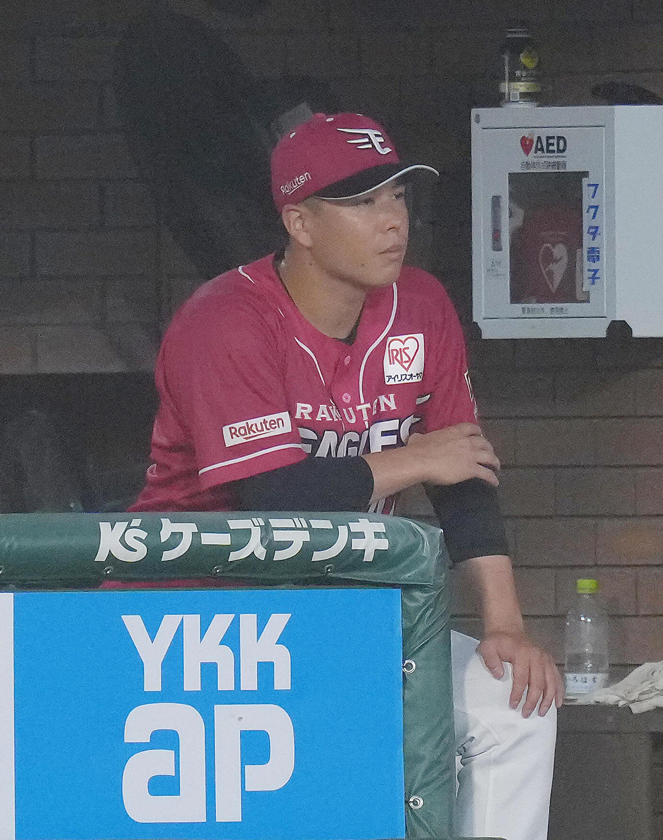 楽天対オリックス　2回途中で降板し、ぼうぜんとする楽天藤井（撮影・足立雅史）