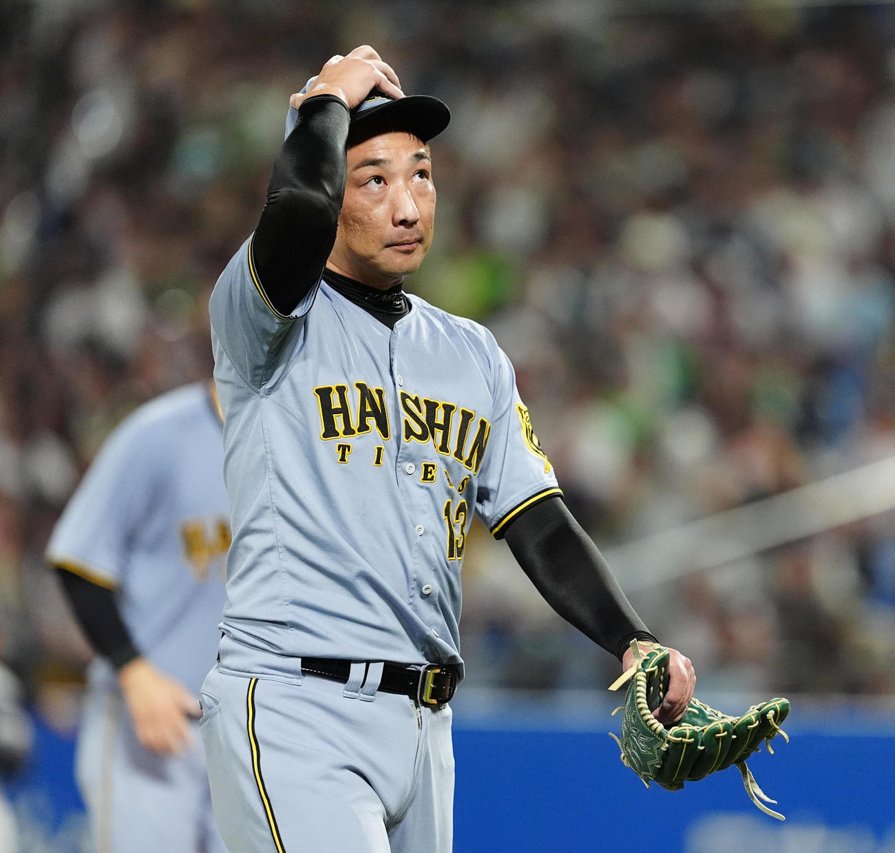 ヤクルト対阪神　9回裏に登板も失点で同点に追いつかれ厳しい顔をみせる阪神岩崎（撮影・清水貴仁）