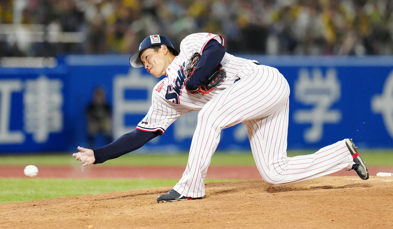 ヤクルト対阪神　9回表から4番手で登板したヤクルト下川（撮影・鈴木みどり）