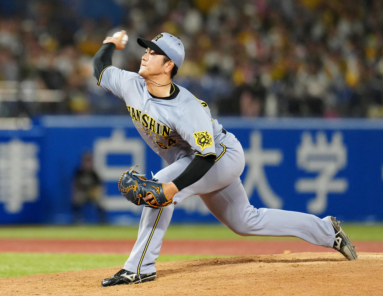 ヤクルト対阪神　11回裏から7番手で登板した阪神岡留（撮影・鈴木みどり）