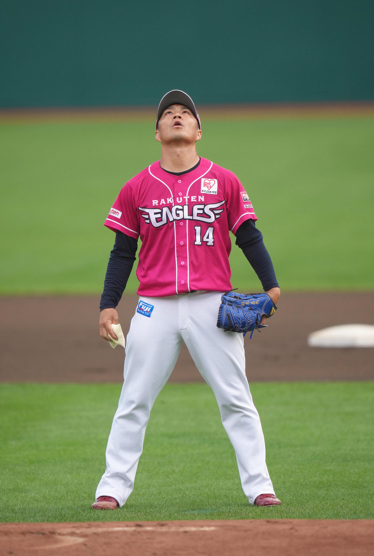 楽天対オリックス　684日ぶりの先発マウンドに上がり集中する楽天則本（撮影・足立雅史）