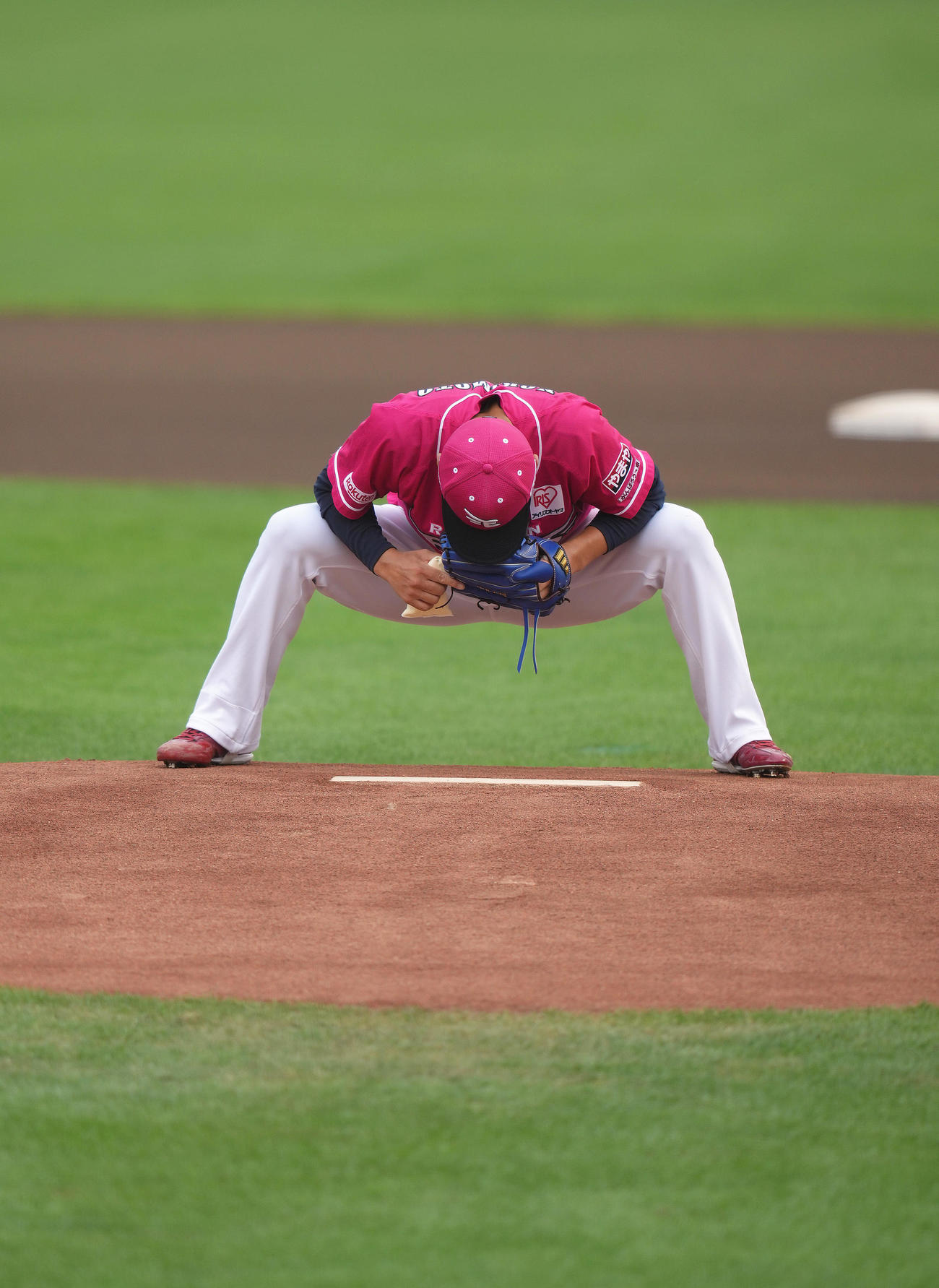 楽天対オリックス　684日ぶりの先発マウンドに上がり集中する楽天則本（撮影・足立雅史）