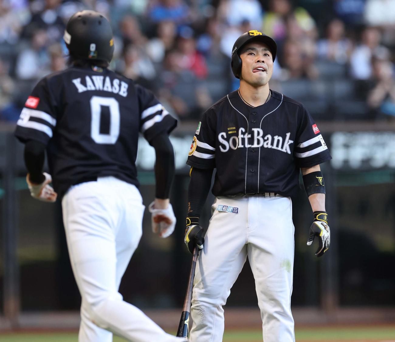 日本ハム対ソフトバンク　6回表ソフトバンク無死一塁、一直の併殺となり悔しがる近藤（撮影・黒川智章）