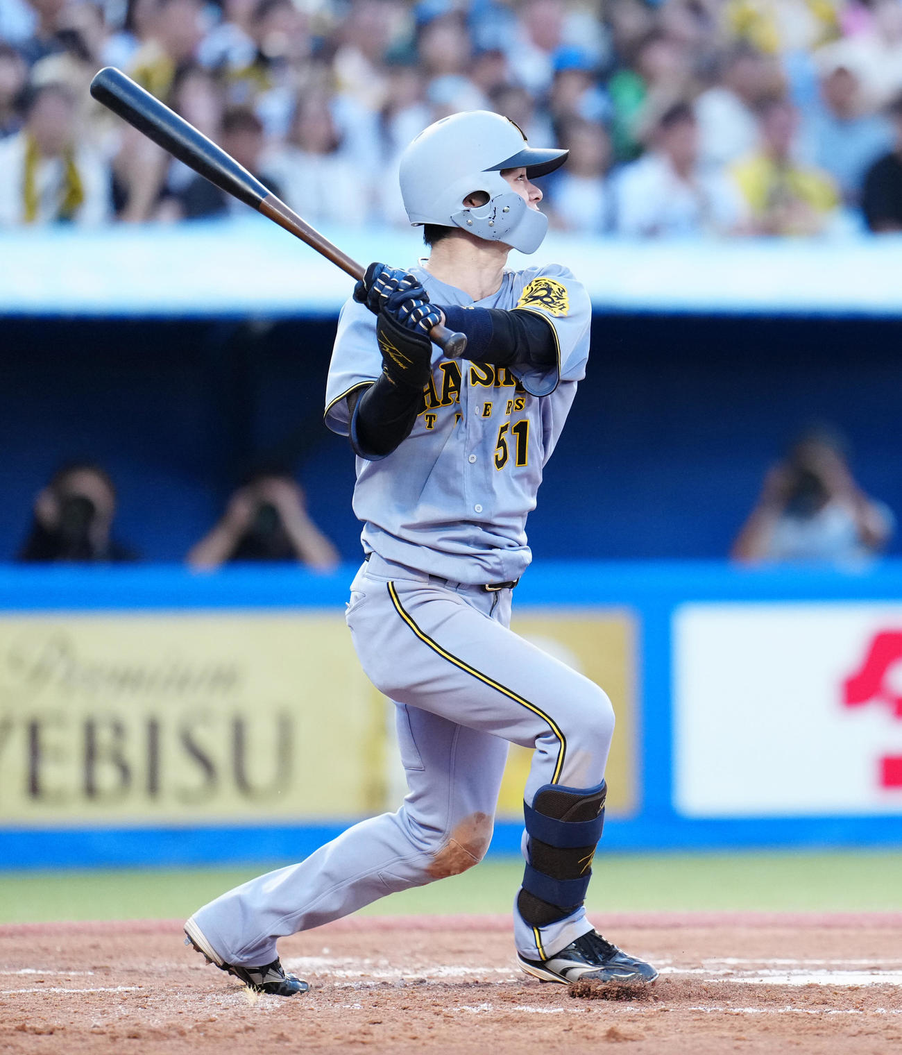 ヤクルト対阪神　3回表阪神2死一、二塁、先制の中前適時打を放つ中野（撮影・鈴木みどり）