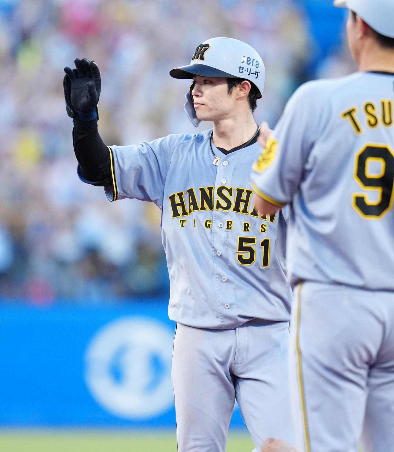 ヤクルト対阪神　3回表阪神2死一、二塁、先制の中前適時打を放ち、ポーズを取る中野（撮影・鈴木みどり）