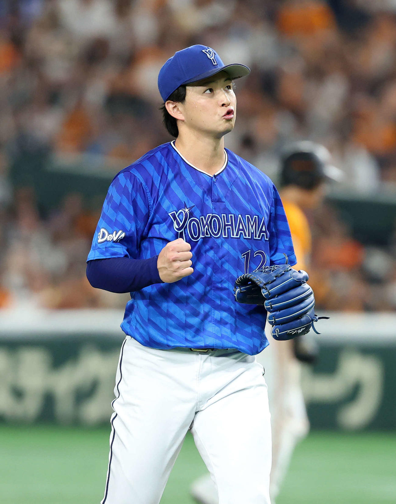 巨人対DeNA 3回裏、巨人の攻撃を抑えガッツポーズするDeNA竹田（撮影・鈴木正人）