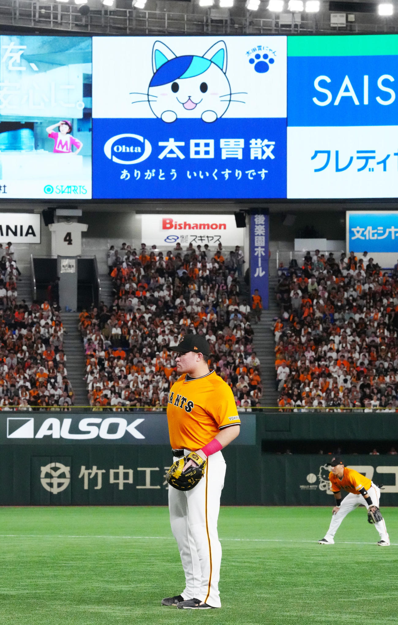 巨人対DeNA 7回表、一塁の守備に就く巨人リチャード（撮影・江口和貴）