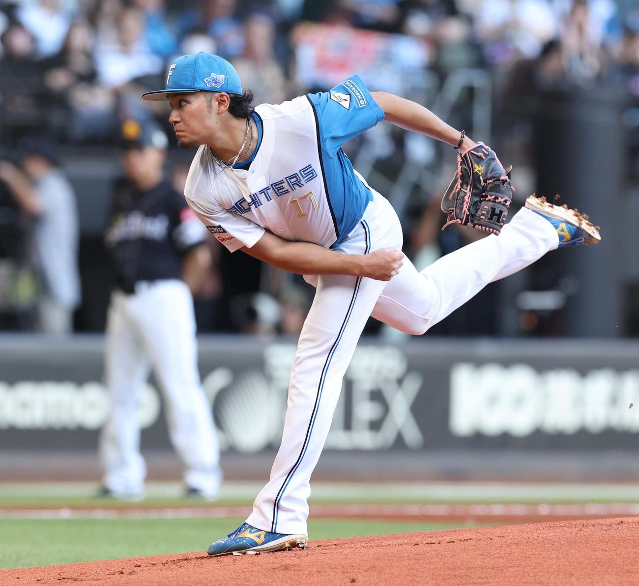 日本ハム対ソフトバンク　日本ハム先発の伊藤（撮影・黒川智章）