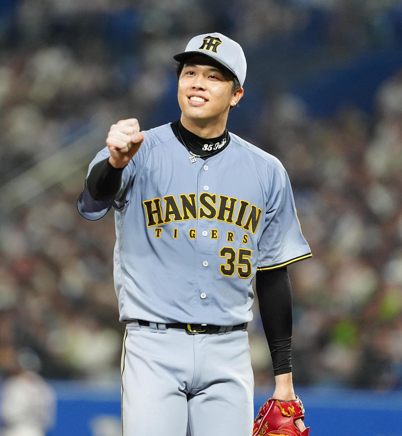 ヤクルト対阪神　7回裏を抑えガッツポーズをみせる阪神才木（撮影・清水貴仁）