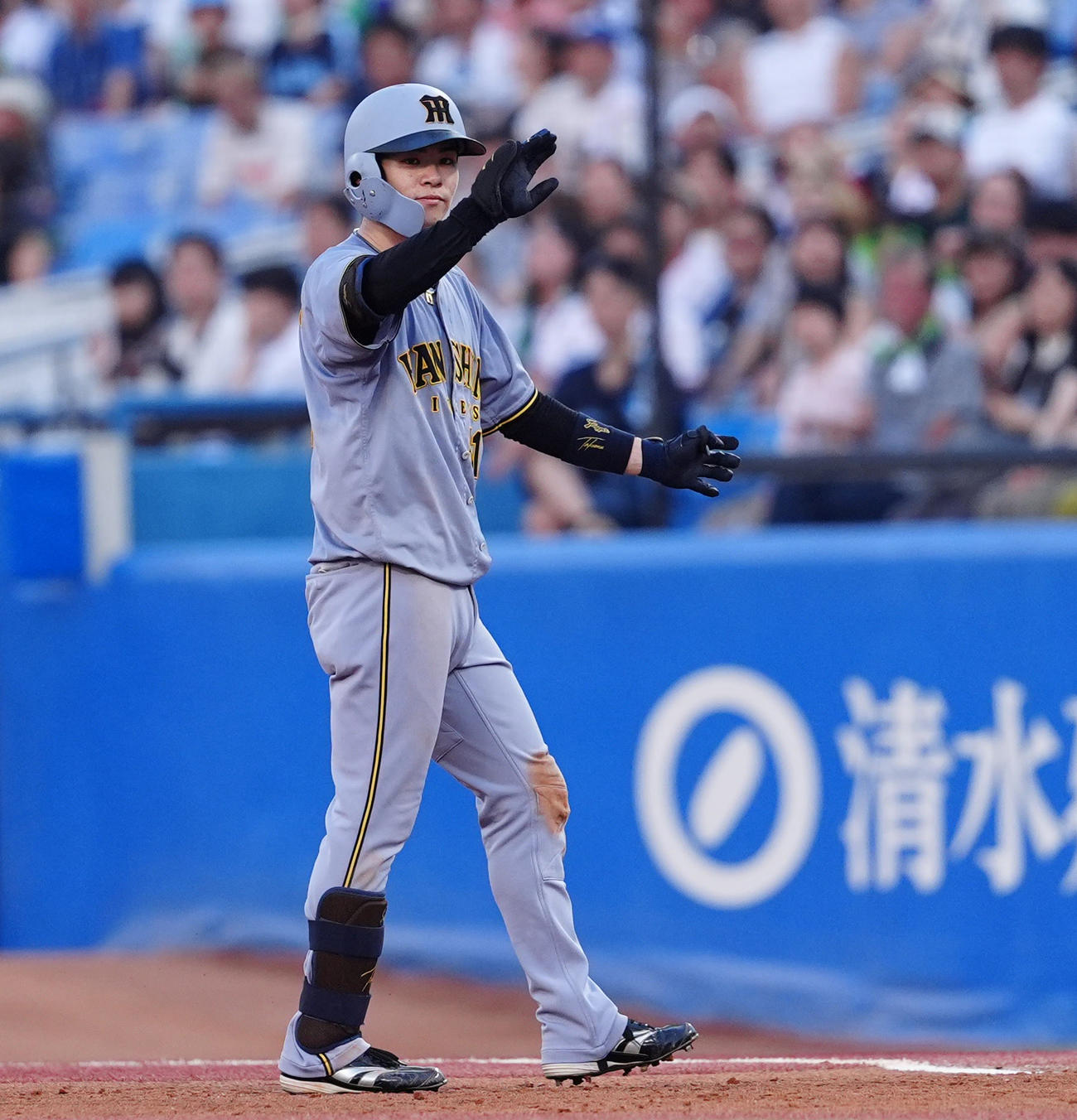 ヤクルト対阪神　3回表阪神2死一、二塁、中前に先制適時打を放つ中野（撮影・清水貴仁）
