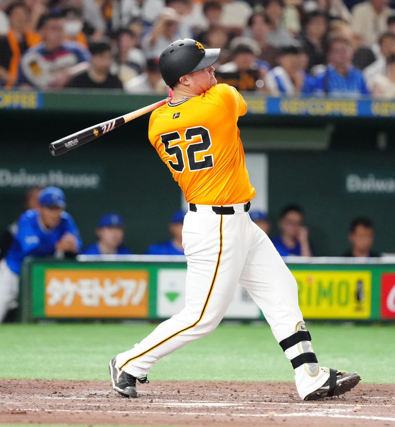巨人対DeNA 5回裏巨人2死、ソロ本塁打を放つリチャード（撮影・江口和貴）