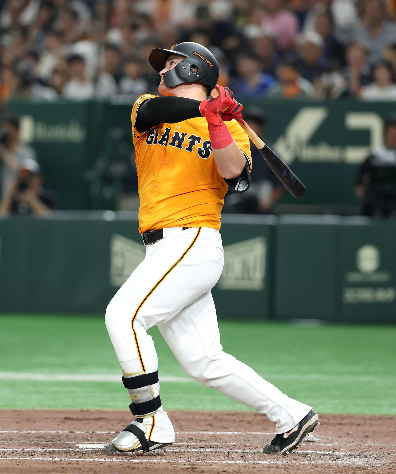 巨人対DeNA 5回裏巨人2死、リチャードは左中間ソロ本塁打を放つ（撮影・鈴木正人）