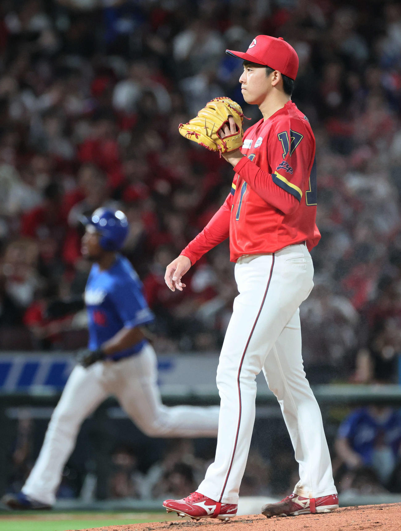 広島対中日　6回表中日1死一、二塁、ブライト健太に中越え3点本塁打を浴びた常広（撮影・加藤孝規）