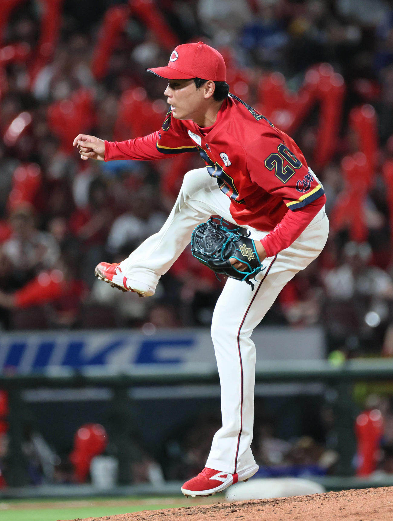 広島対中日　7回表中日、広島4番手の栗林（撮影・加藤孝規）