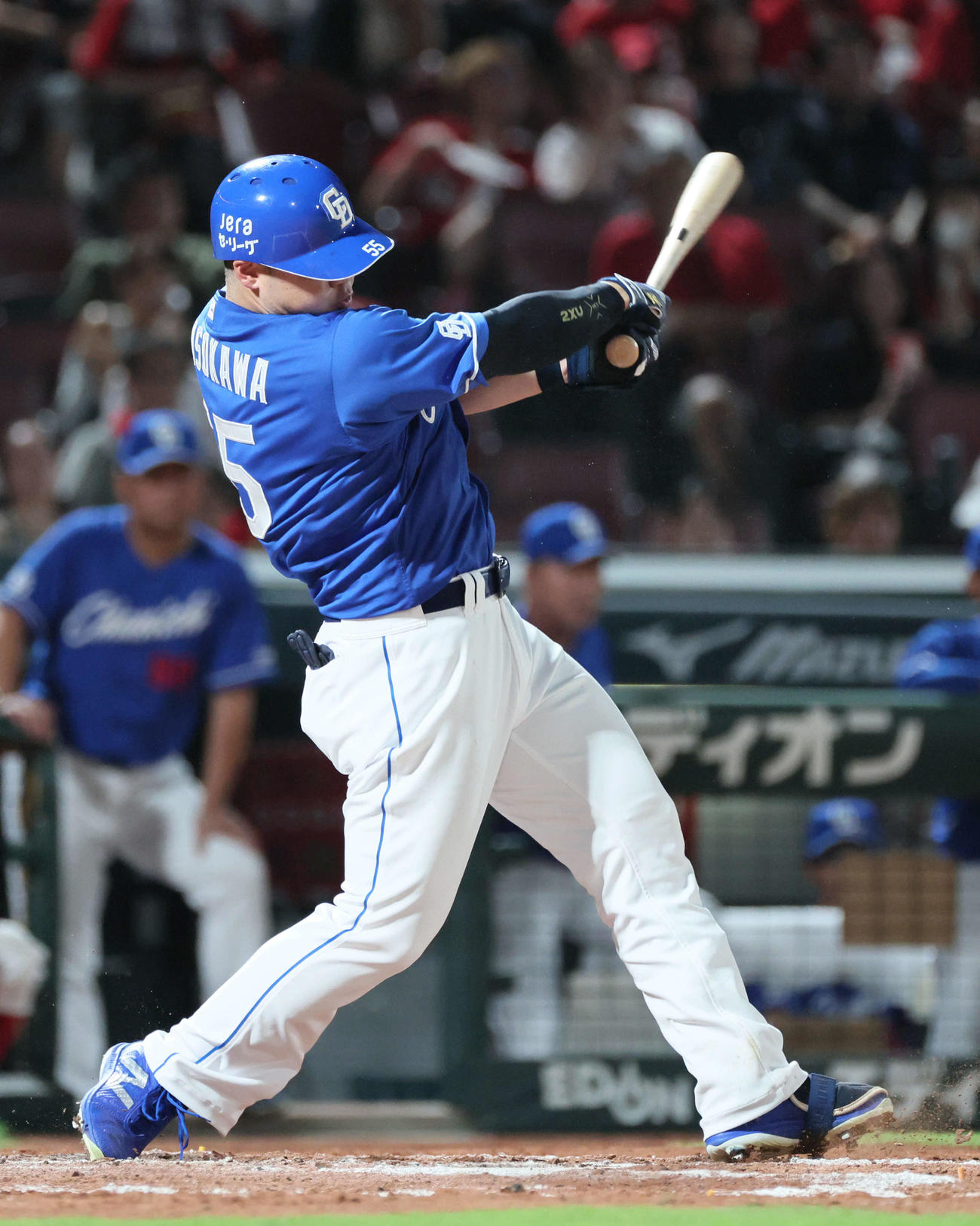 広島対中日　8回表中日2死一、二塁、細川は左適時打を放つ（撮影・加藤孝規）