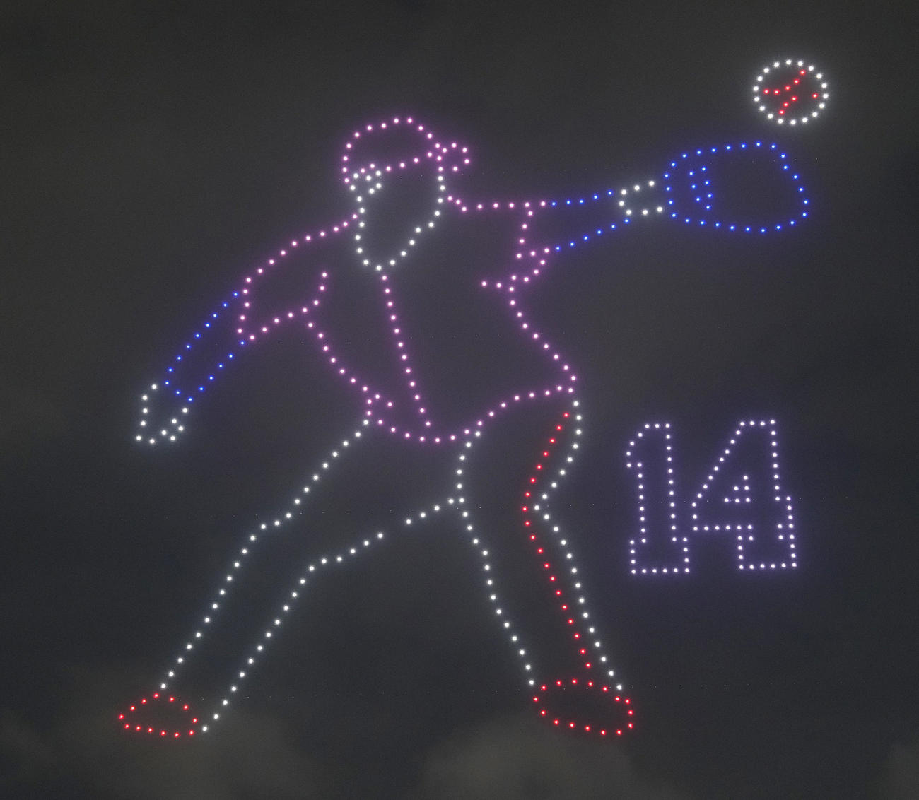 楽天対オリックス　試合後のドローンショーで夜空に描かれた楽天則本（撮影・足立雅史）