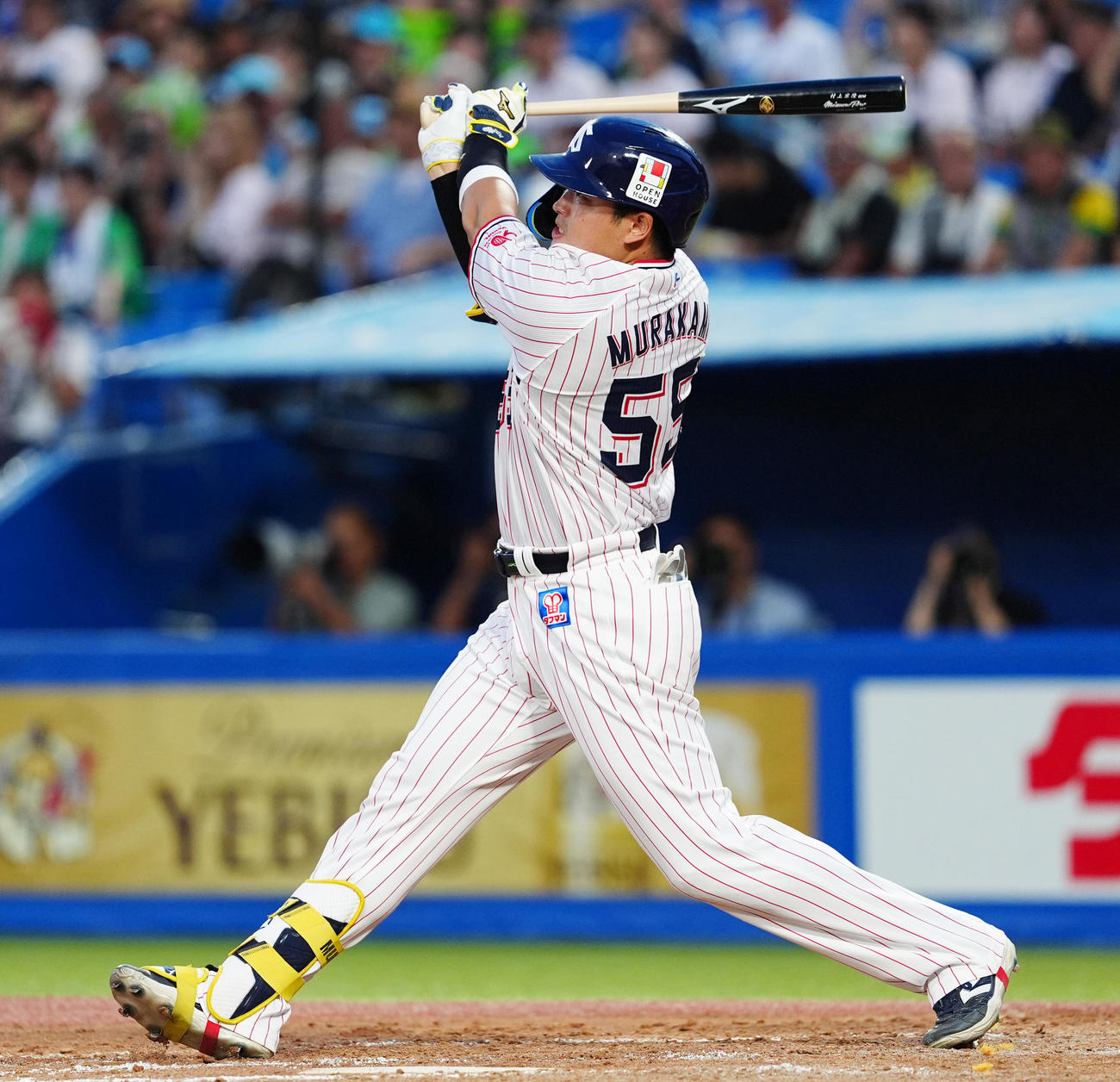 ヤクルト対阪神　4回裏ヤクルト無死、左越えソロ本塁打を放つ村上（撮影・清水貴仁）