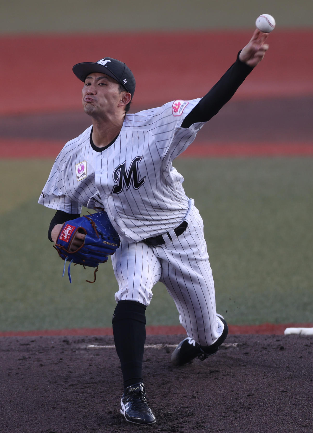 ロッテ対西武　力投するロッテ先発の小島（撮影・水谷安孝）