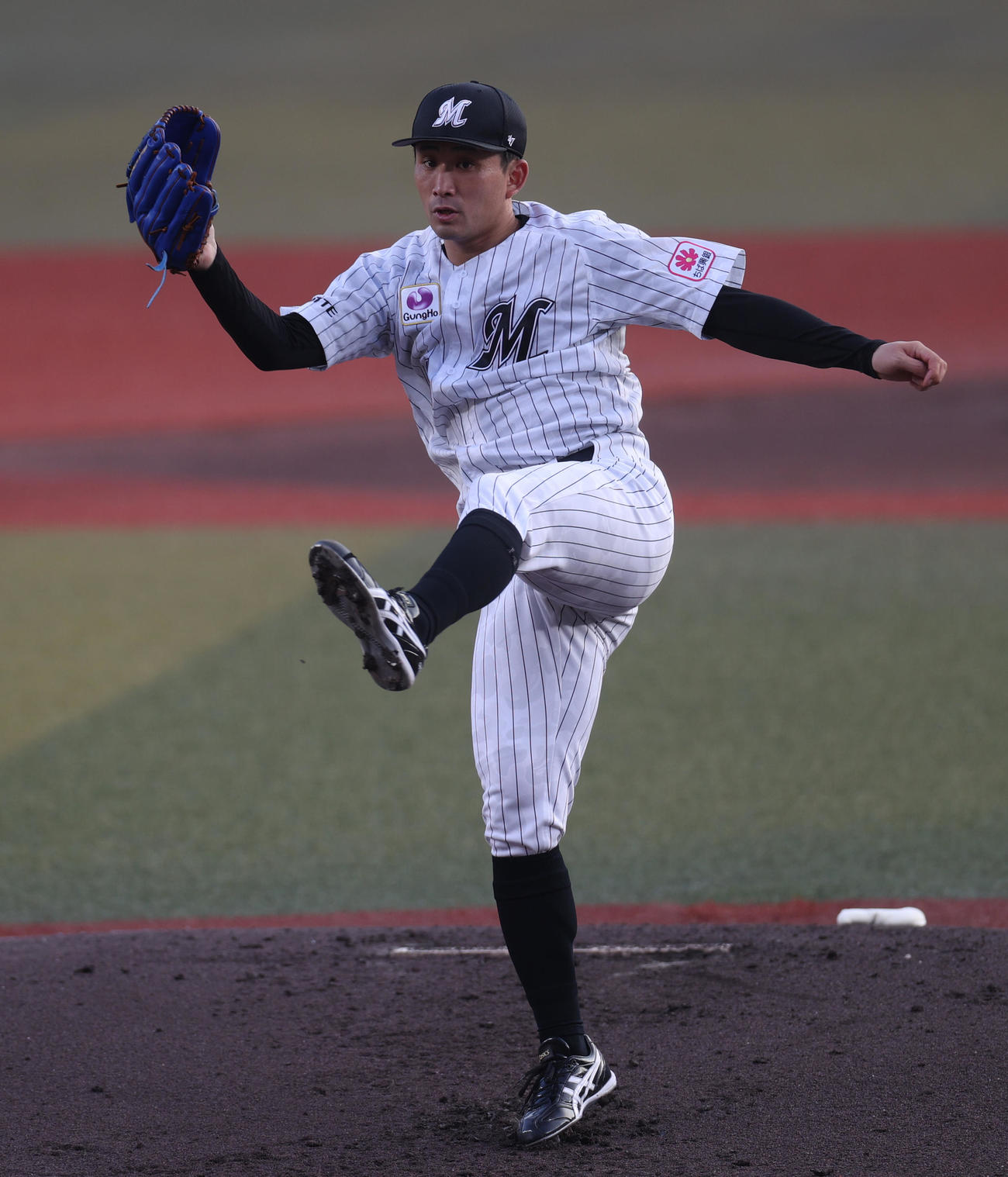 ロッテ対西武　力投するロッテ先発の小島（撮影・水谷安孝）