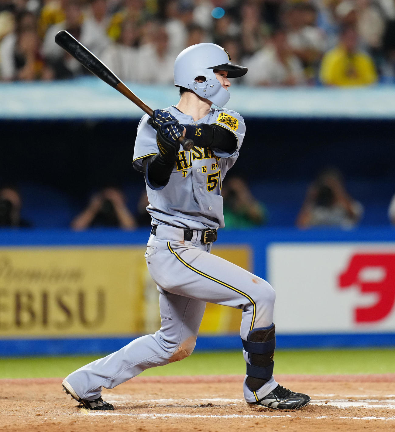 ヤクルト対阪神　8回表阪神2死一、二塁、右前打を放つ中野（撮影・鈴木みどり）