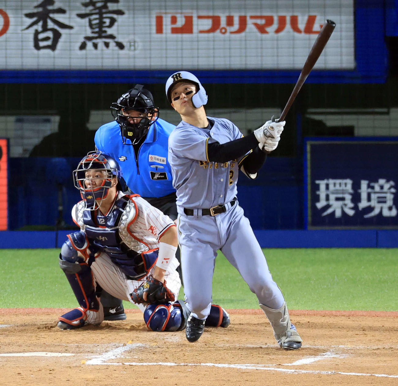 ヤクルト対阪神　8回表阪神無死三塁、坂本は右適時二塁打を放つ（撮影・浅見桂子）