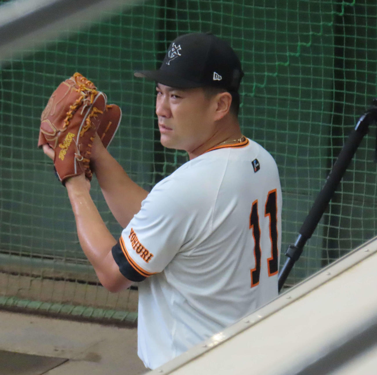 ブルペンに入って投球練習を行う巨人田中将（撮影・水谷京裕）