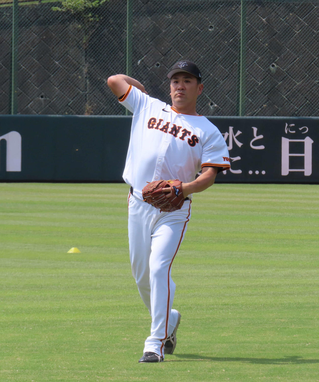 キャッチボールをする巨人田中将（撮影・水谷京裕）