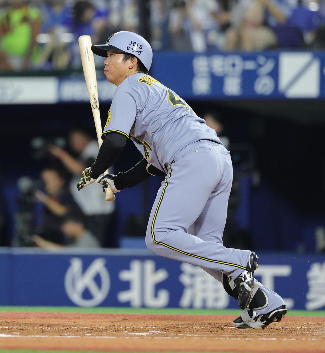 DeNA対阪神　3回表阪神2死、中前打を放つ村上（撮影・野上伸悟）