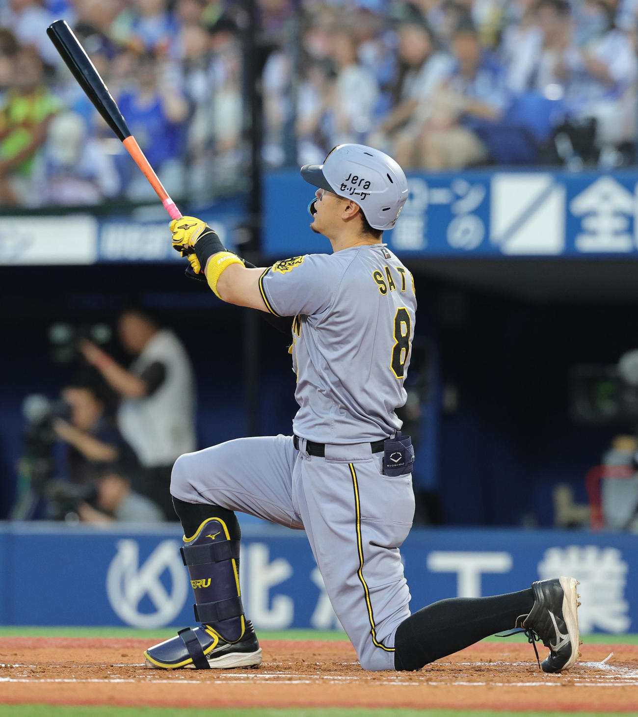 DeNA対阪神　2回表阪神無死、空振り三振に倒れる佐藤輝（撮影・野上伸悟）