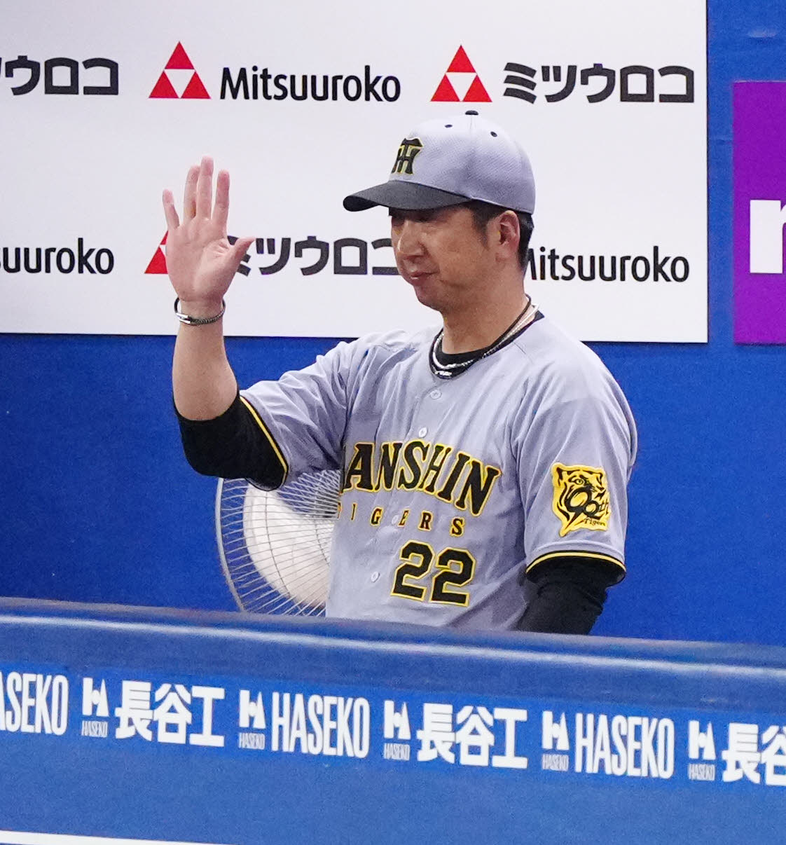 DeNA対阪神　7回裏、リクエストで失敗した阪神藤川監督（撮影・江口和貴）