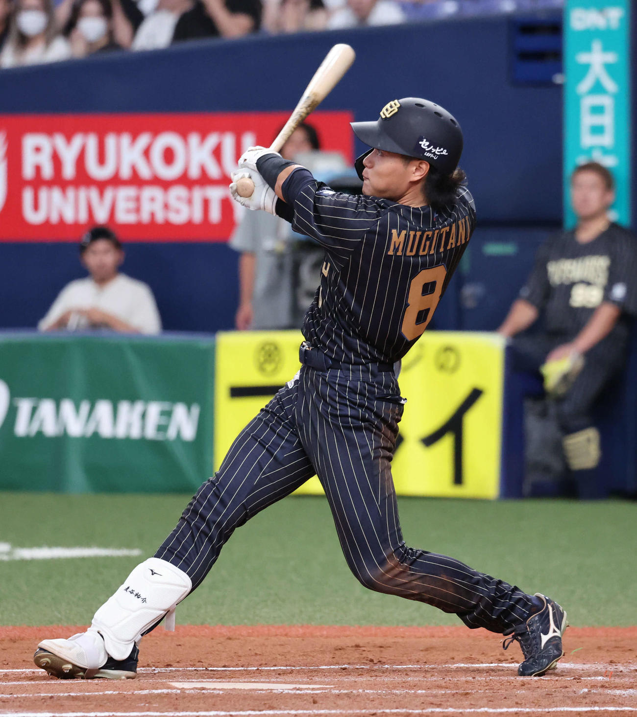 オリックス対ロッテ　10回裏オリックス無死、麦谷は右中間にプロ1号の同点本塁打を放つ（撮影・西尾就之）