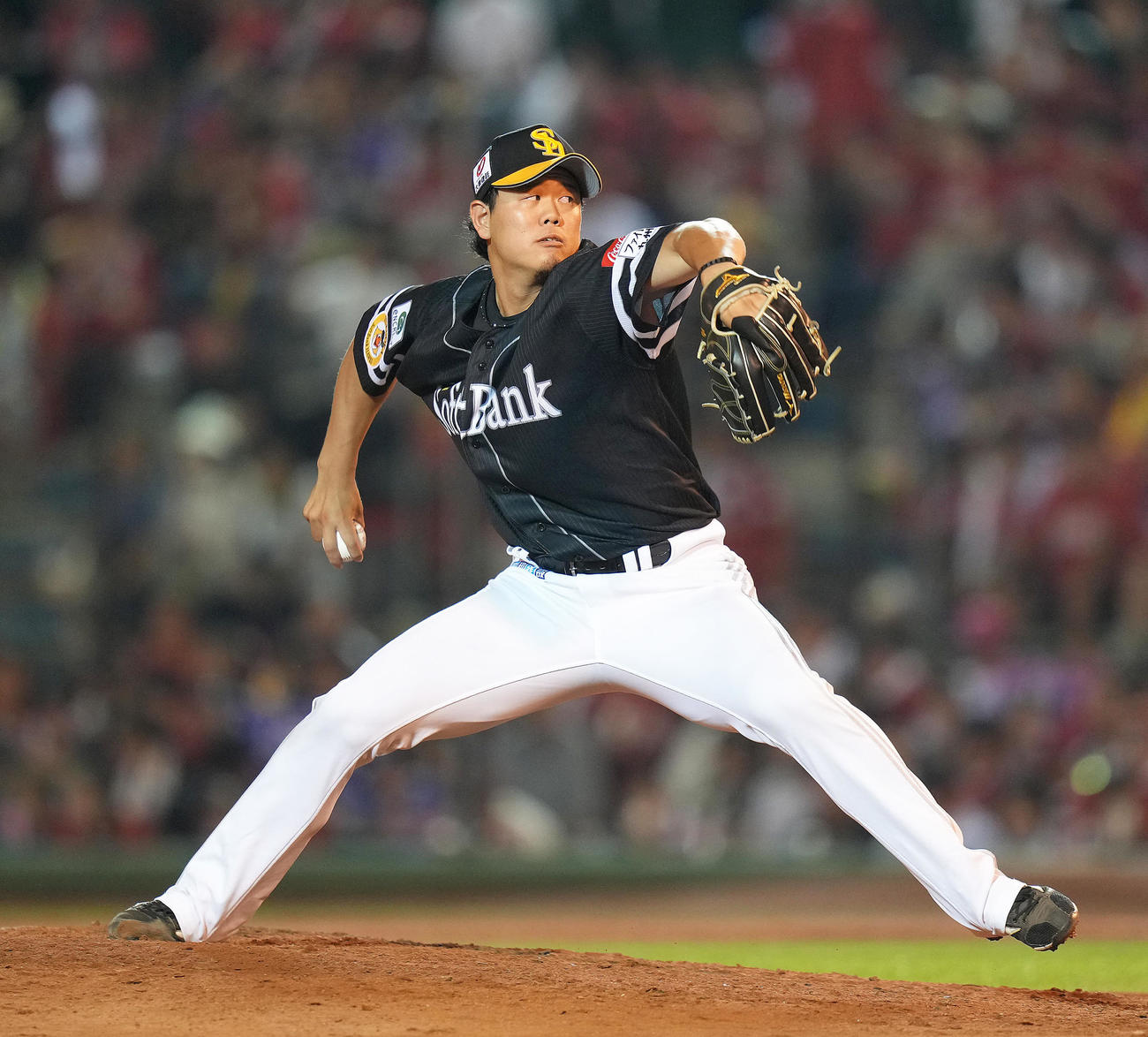 楽天対ソフトバンク　7回から登板したソフトバンク上茶谷（撮影・足立雅史）
