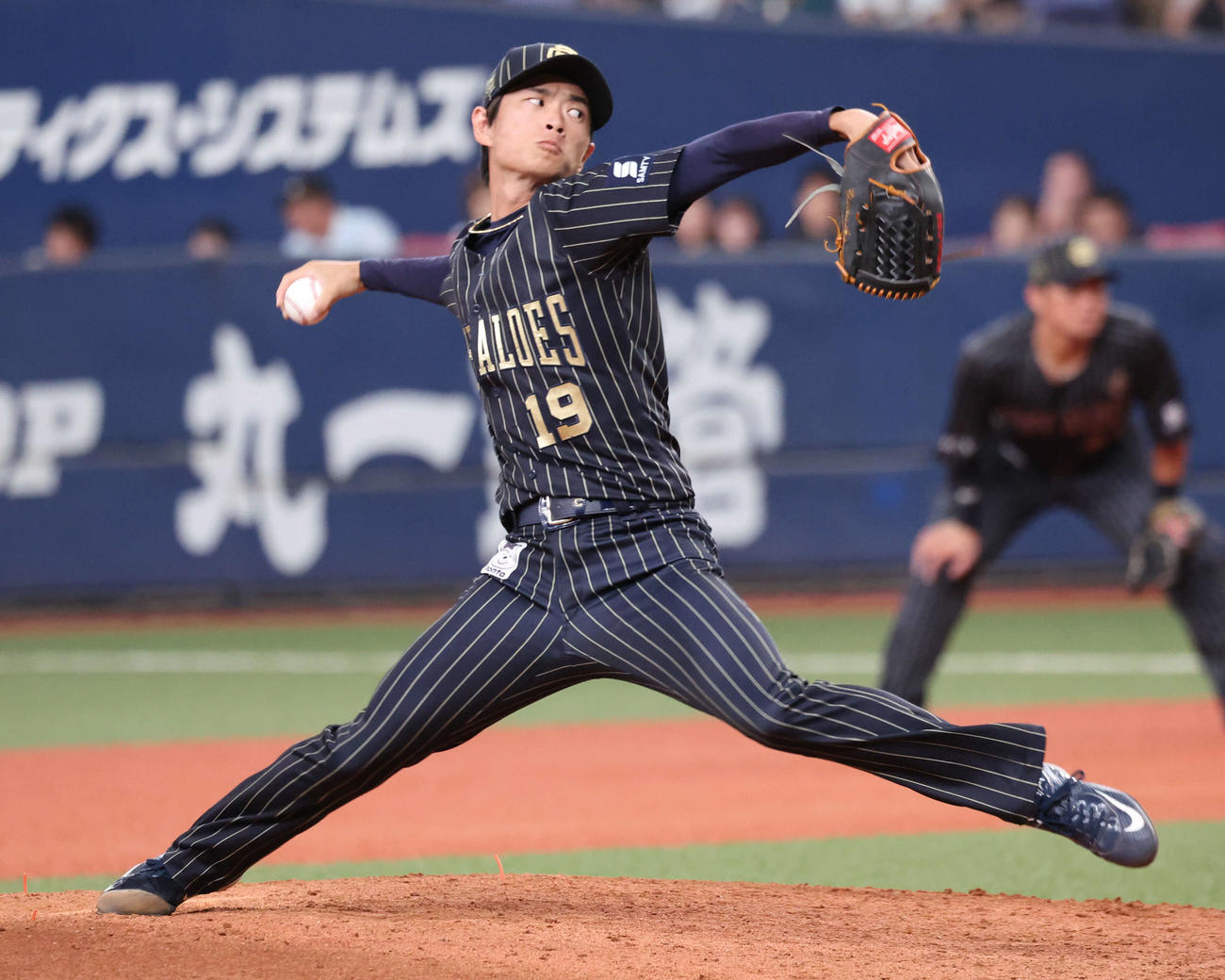 オリックス対ロッテ　6回から盗難したオリックス5番手の山岡（撮影・西尾就之）