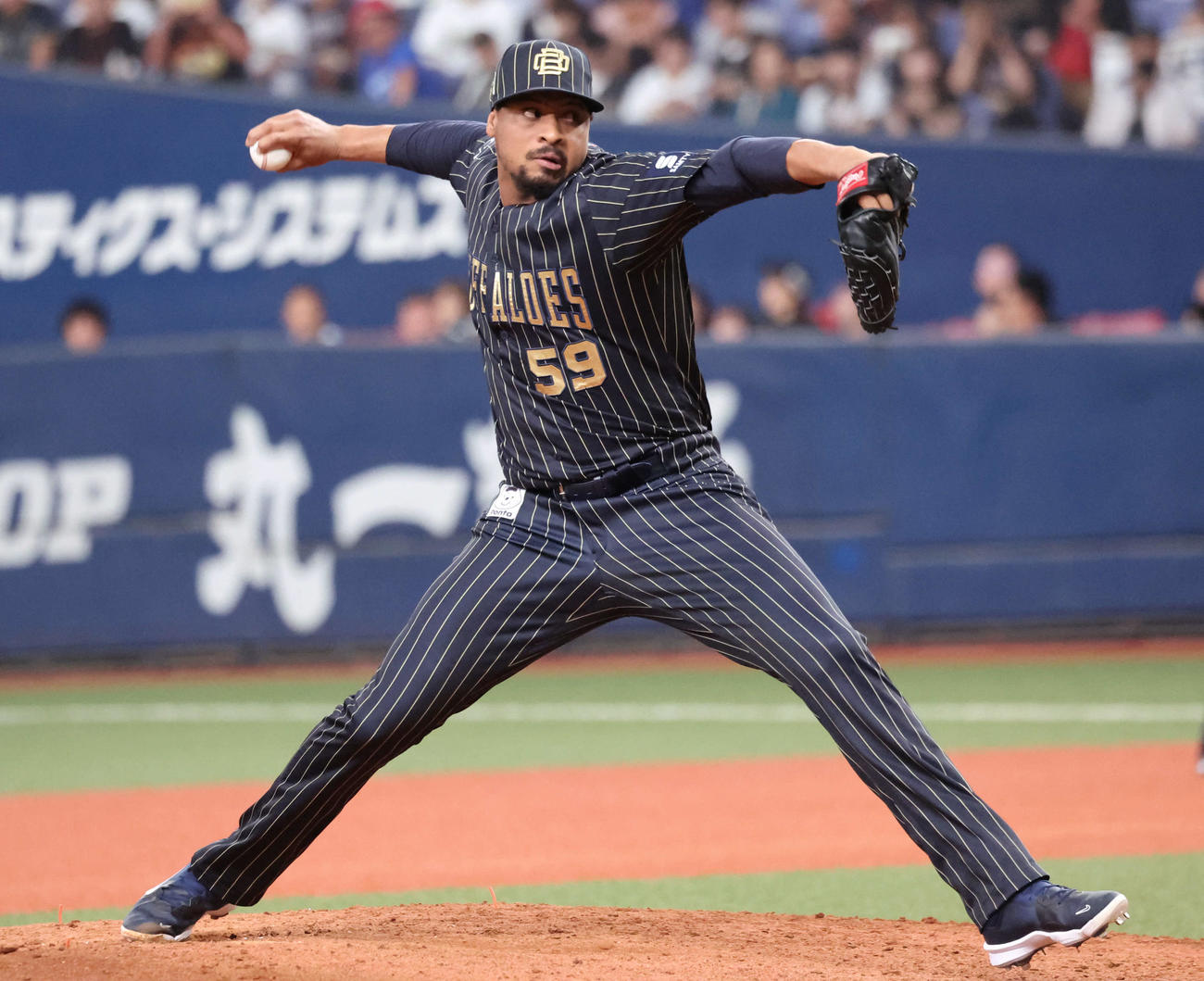オリックス対ロッテ　8回から登板のオリックス7番手ペルドモ（撮影・西尾就之）