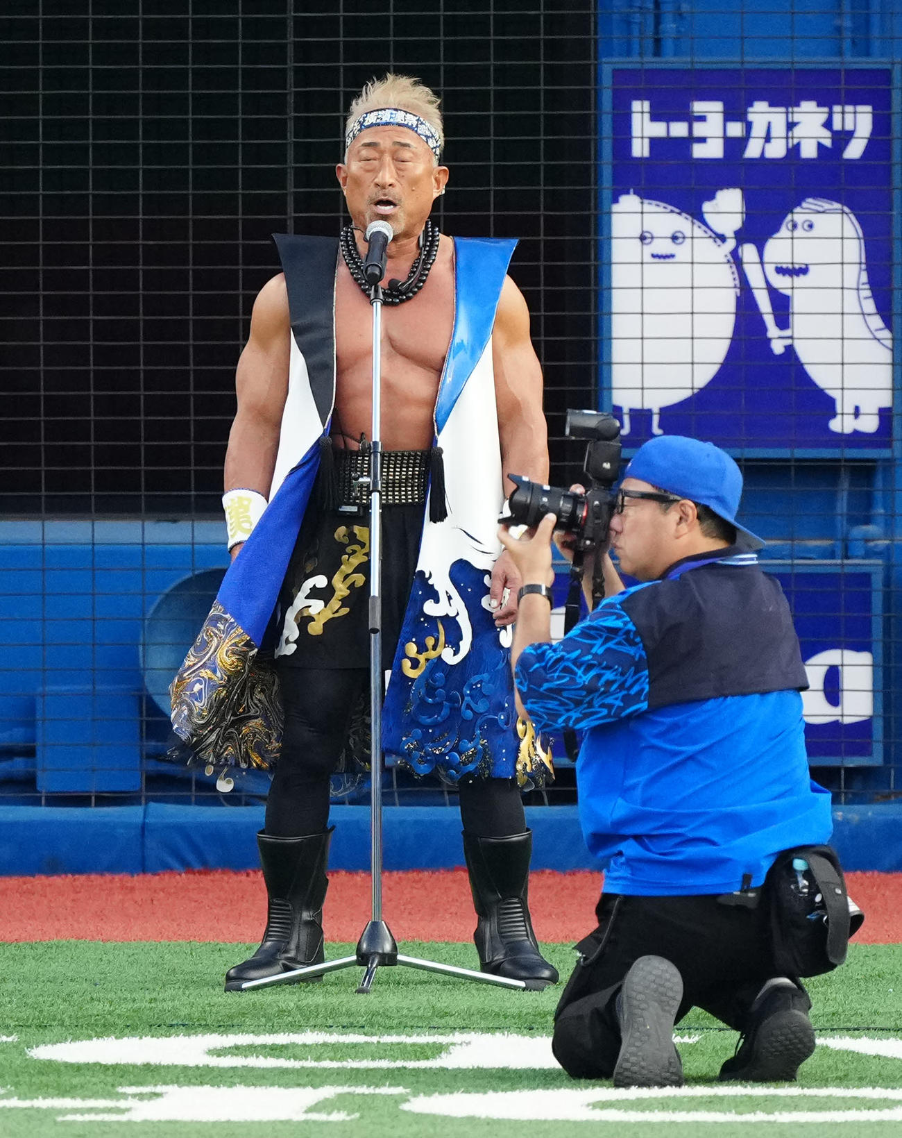 DeNA対阪神　試合前、君が代独唱する角田信朗（撮影・江口和貴）