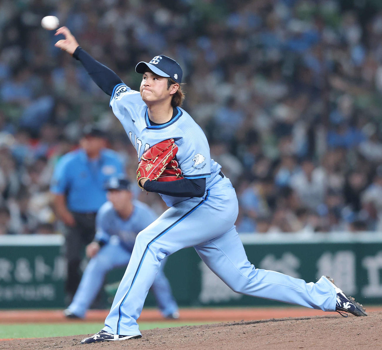 西武対日本ハム　8回表、4番手で登板する甲斐野（撮影・河田真司）